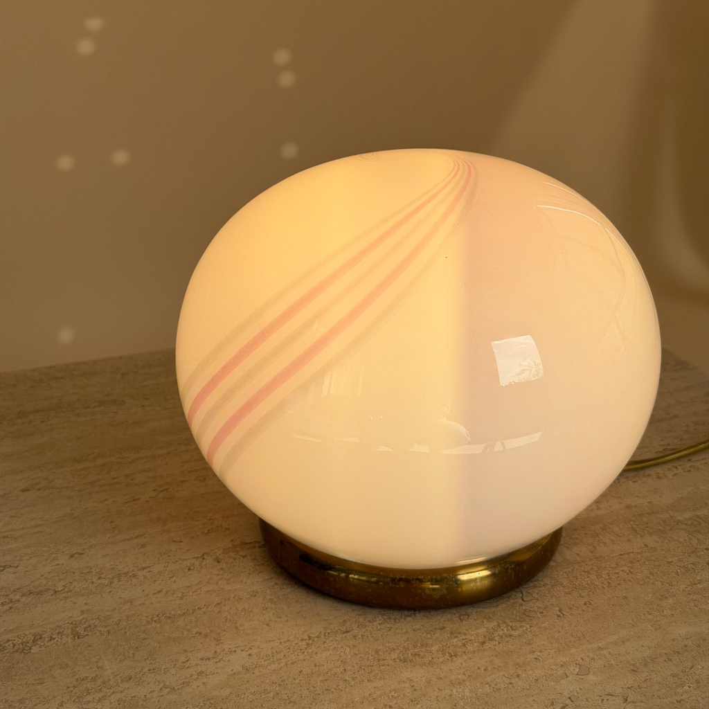 Vintage Italiaanse glazen tafellamp met roze swirl | 1970s/80s