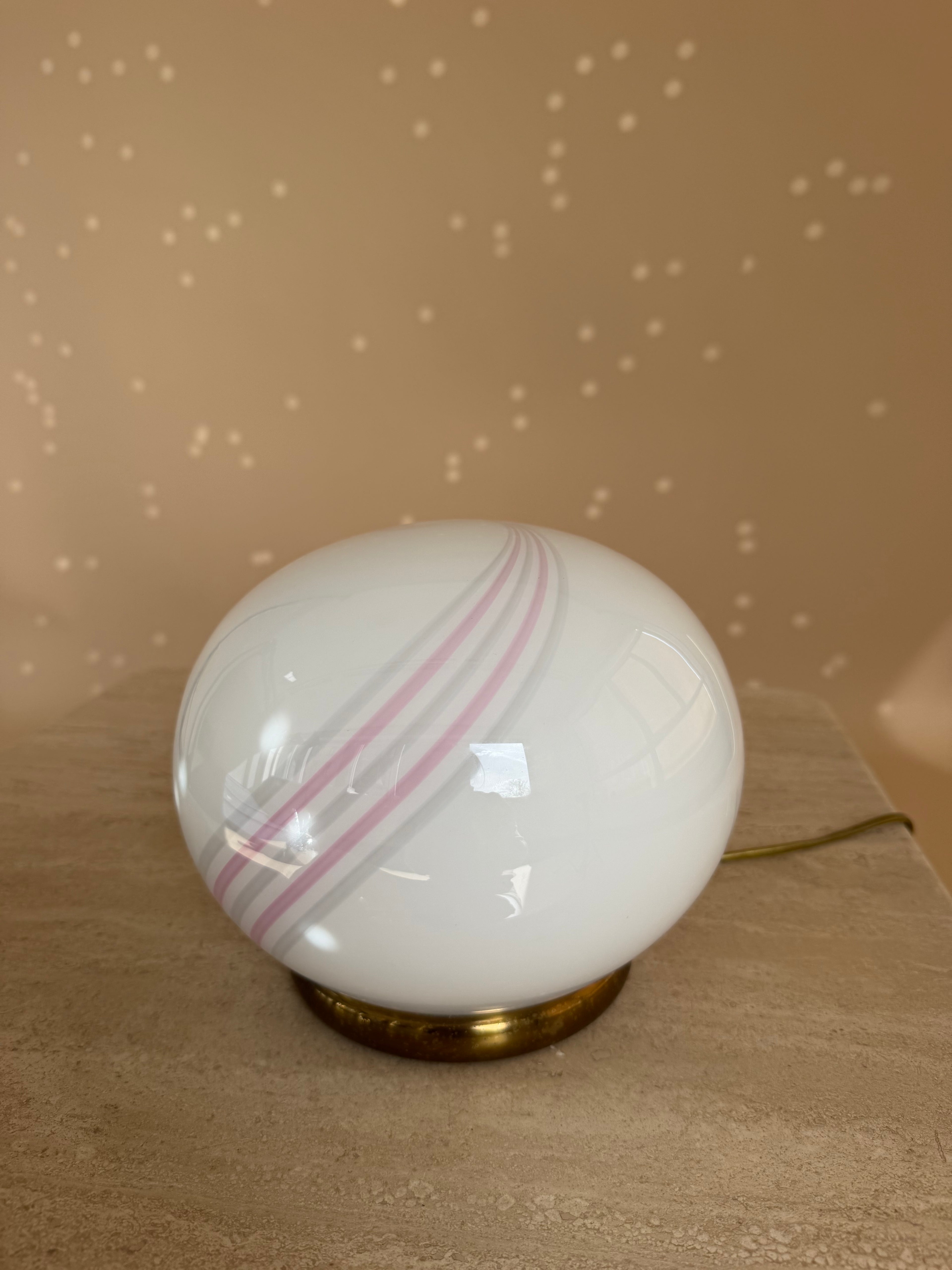 Vintage Italiaanse glazen tafellamp met roze swirl | 1970s/80s