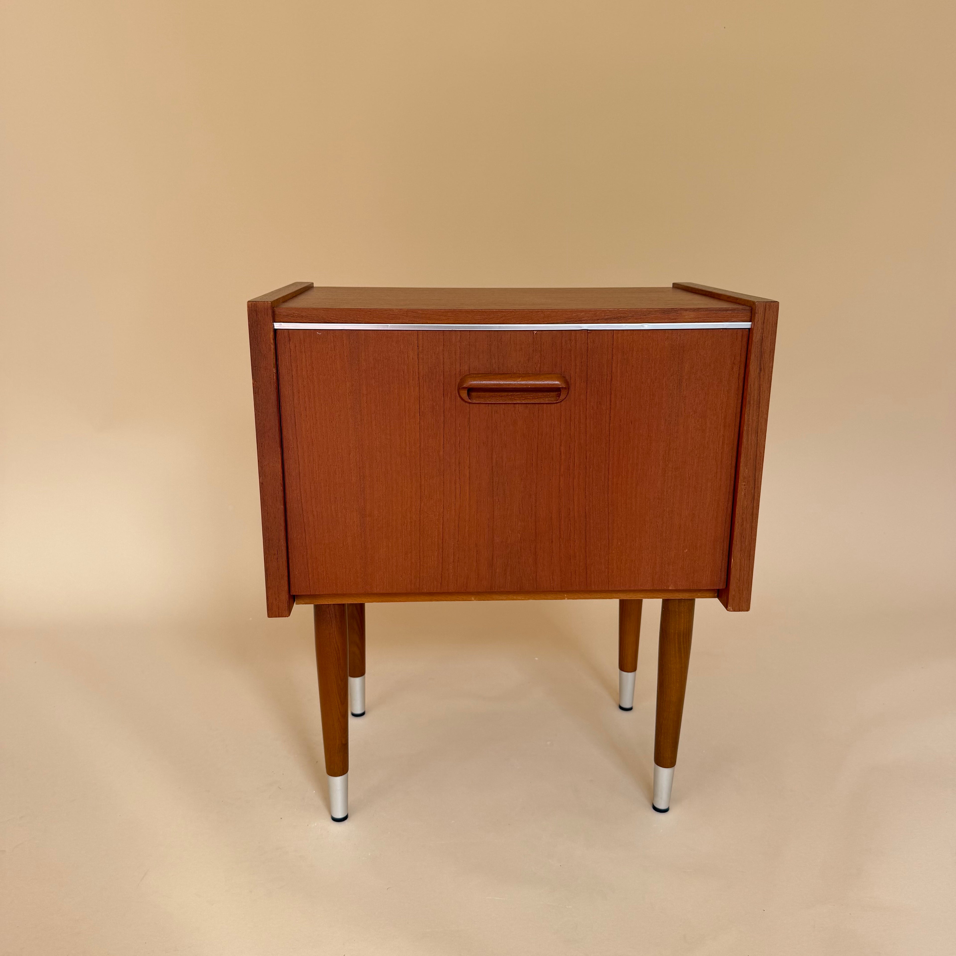 Vintage retro nachtkastje | jaren ’60/’70