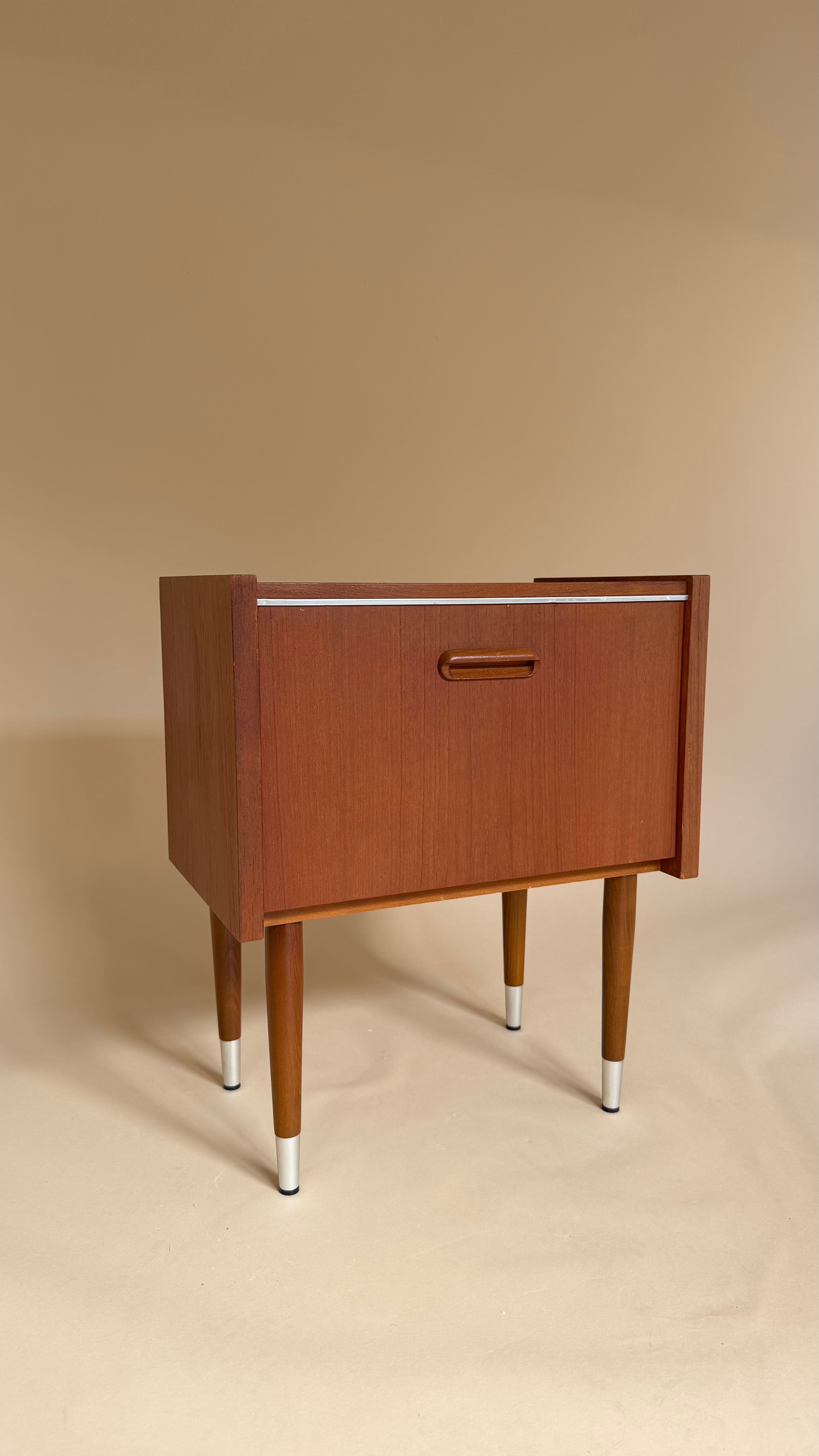 Vintage retro nachtkastje | jaren ’60/’70