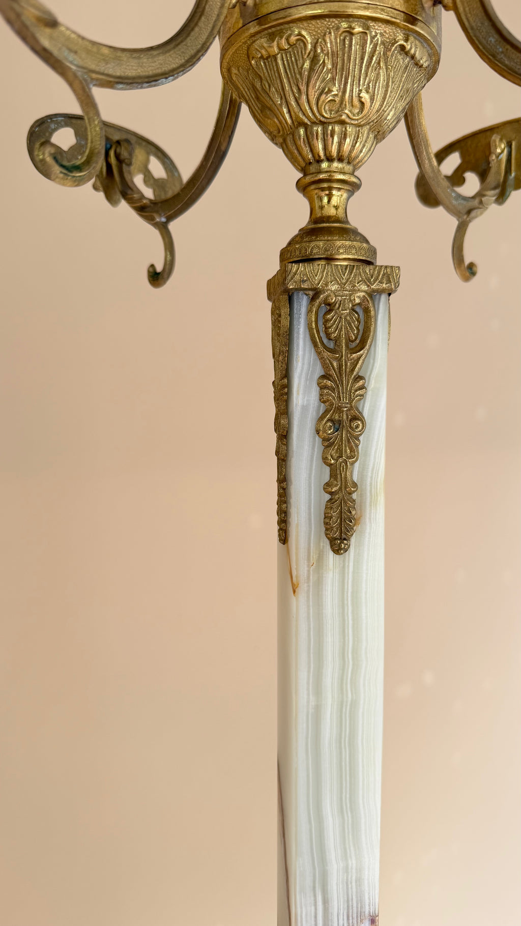 Vintage messing & onyx kapstok | Hollywood Regency