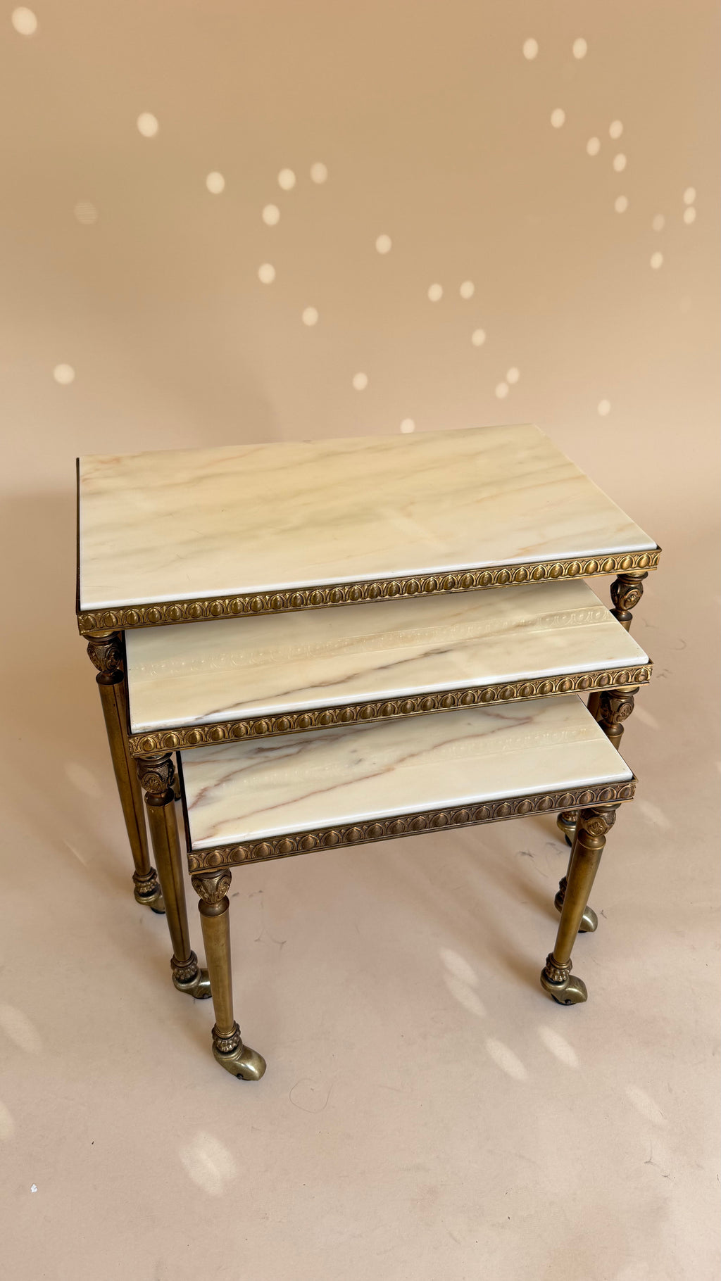 Vintage marmeren nesttafels | Hollywood Regency
