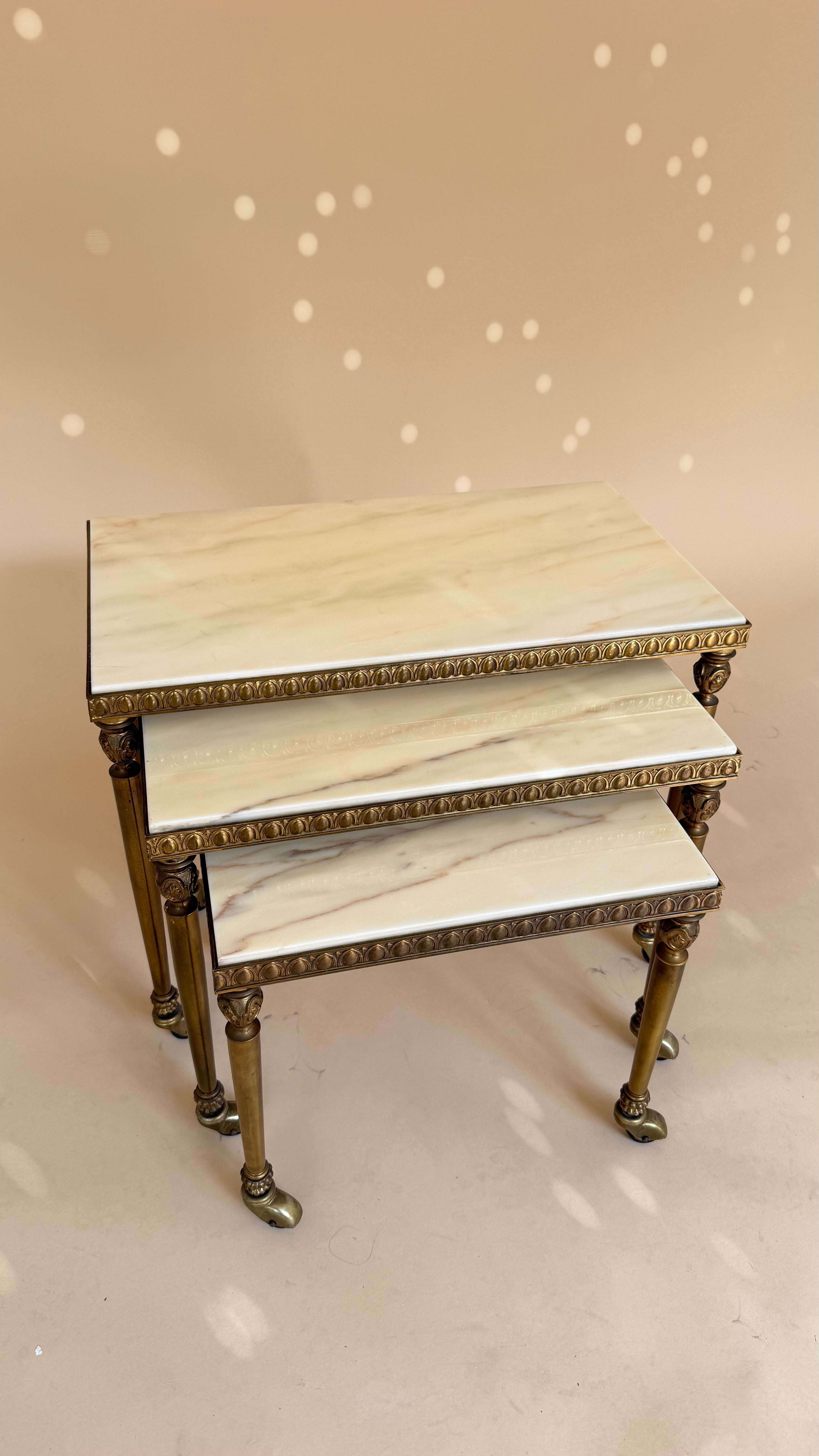 Vintage marmeren nesttafels | Hollywood Regency