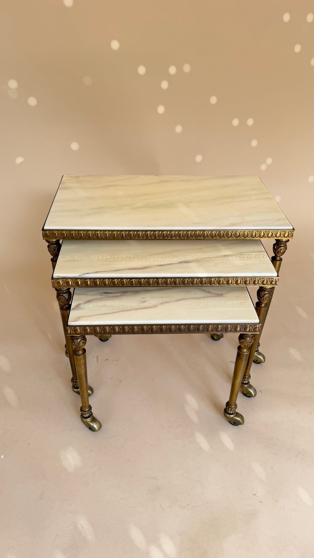 Vintage marmeren nesttafels | Hollywood Regency