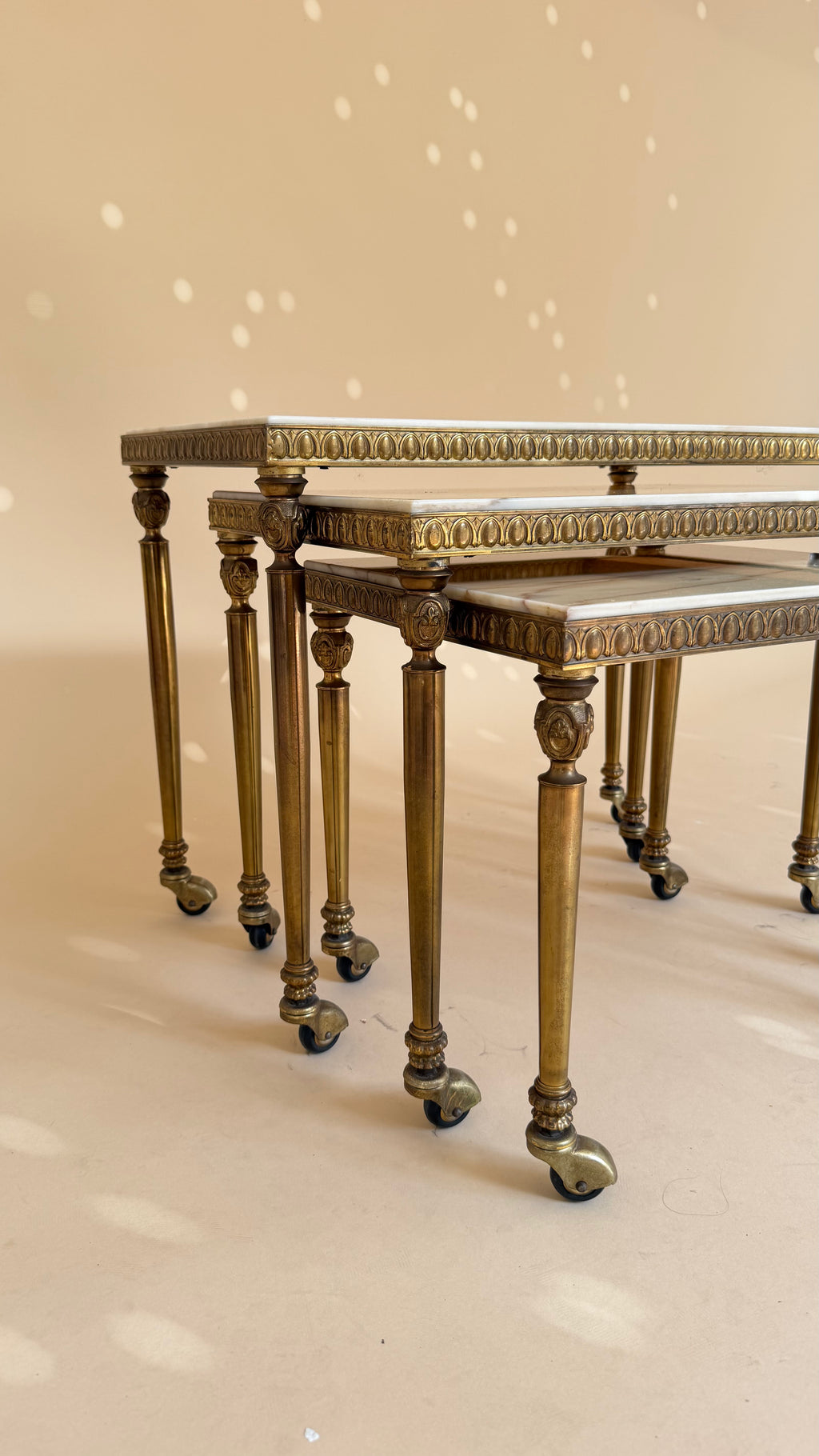 Vintage marmeren nesttafels | Hollywood Regency