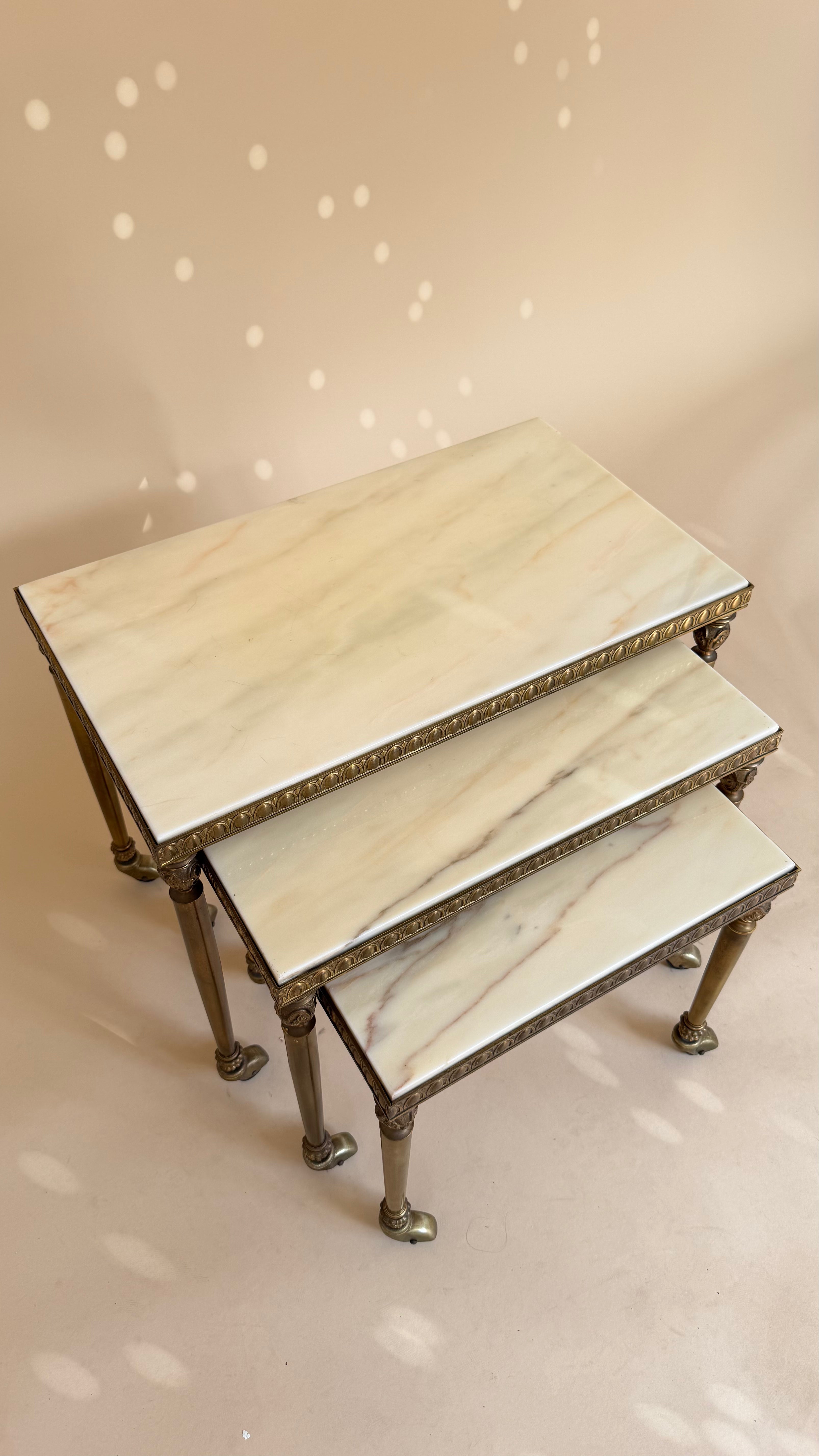Vintage marmeren nesttafels | Hollywood Regency