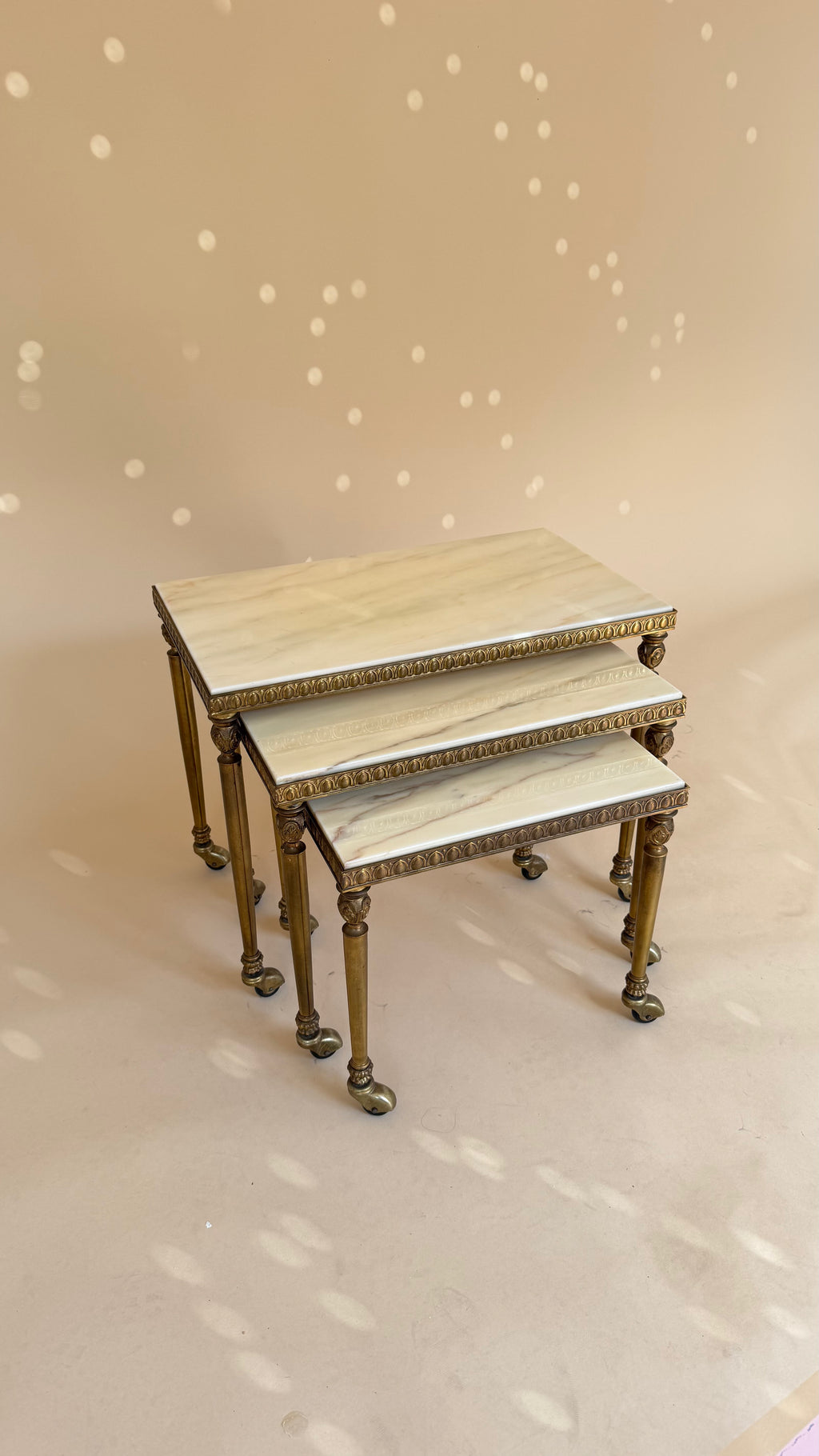 Vintage marmeren nesttafels | Hollywood Regency