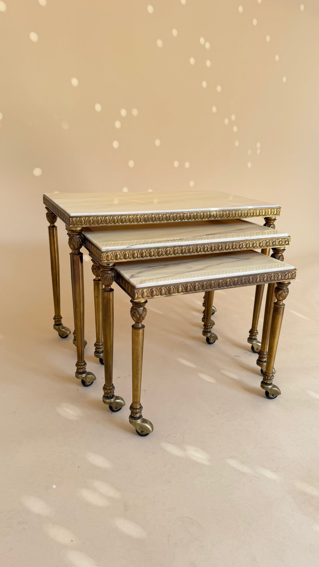 Vintage marmeren nesttafels | Hollywood Regency