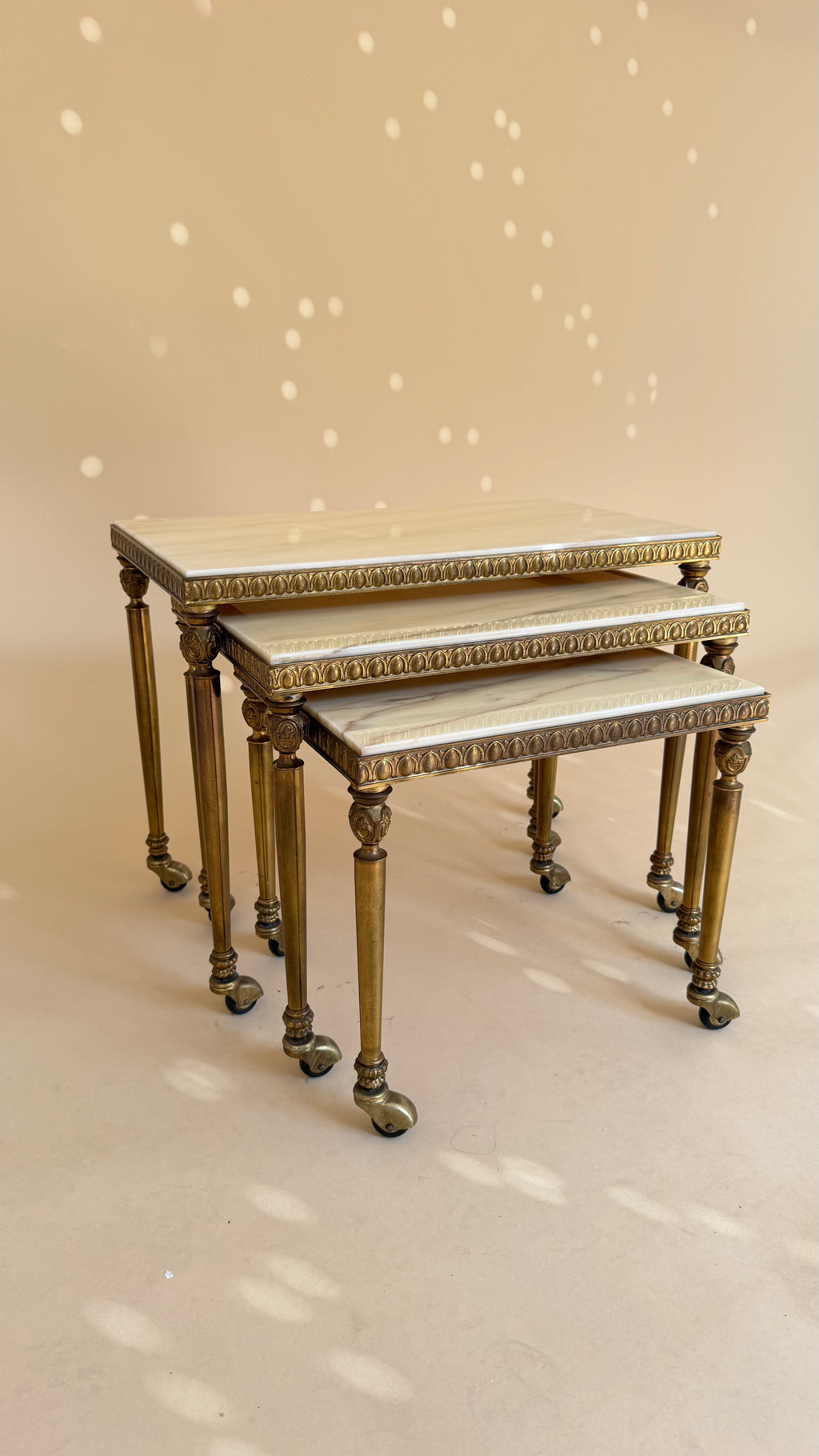 Vintage marmeren nesttafels | Hollywood Regency