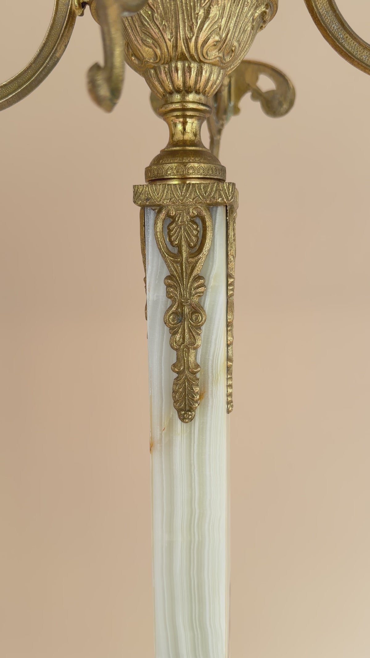Vintage messing & onyx kapstok | Hollywood Regency