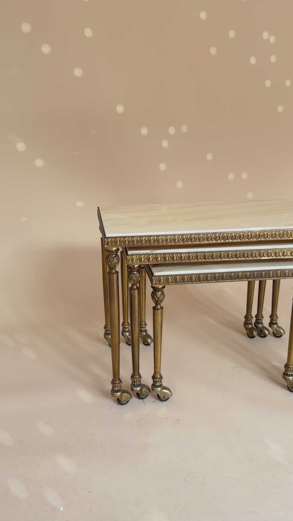 Vintage marmeren nesttafels | Hollywood Regency