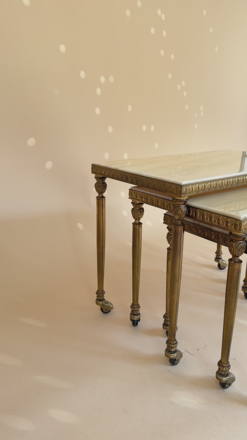 Vintage marmeren nesttafels | Hollywood Regency